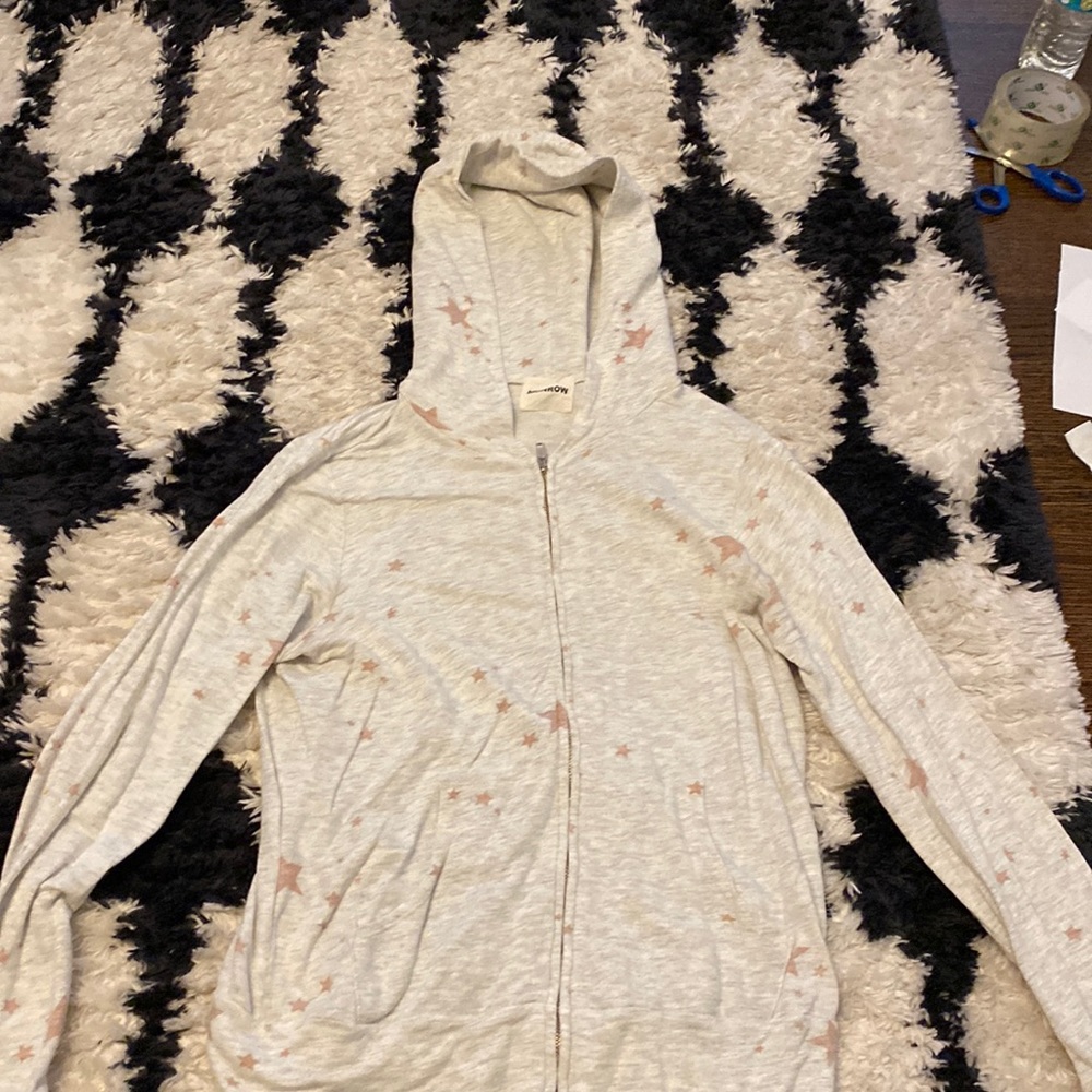 Cute hooded zip up! Perfect with anything